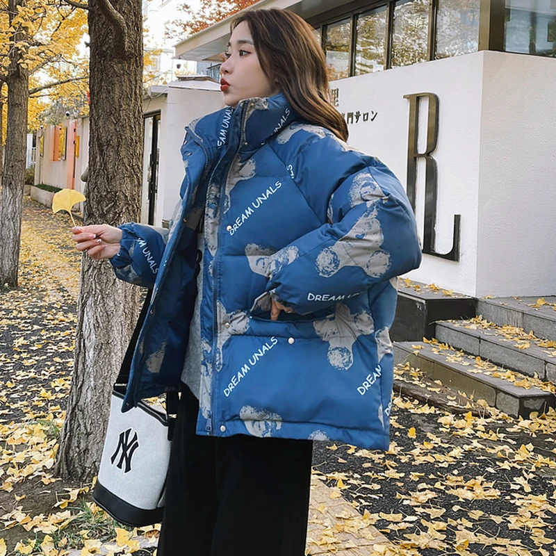 Abrigo corto de algodón con capucha para mujer, chaqueta gruesa con estampado de dibujos animados y letras, moda coreana, novedad de invierno, 2023