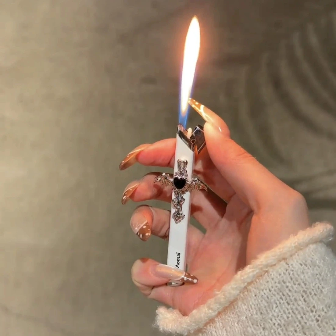 Fashionable Magic Mirror Skeleton Handmade Inflatable Lighter with High End Sense Light Luxury Outdoor Portable Lighter Gift