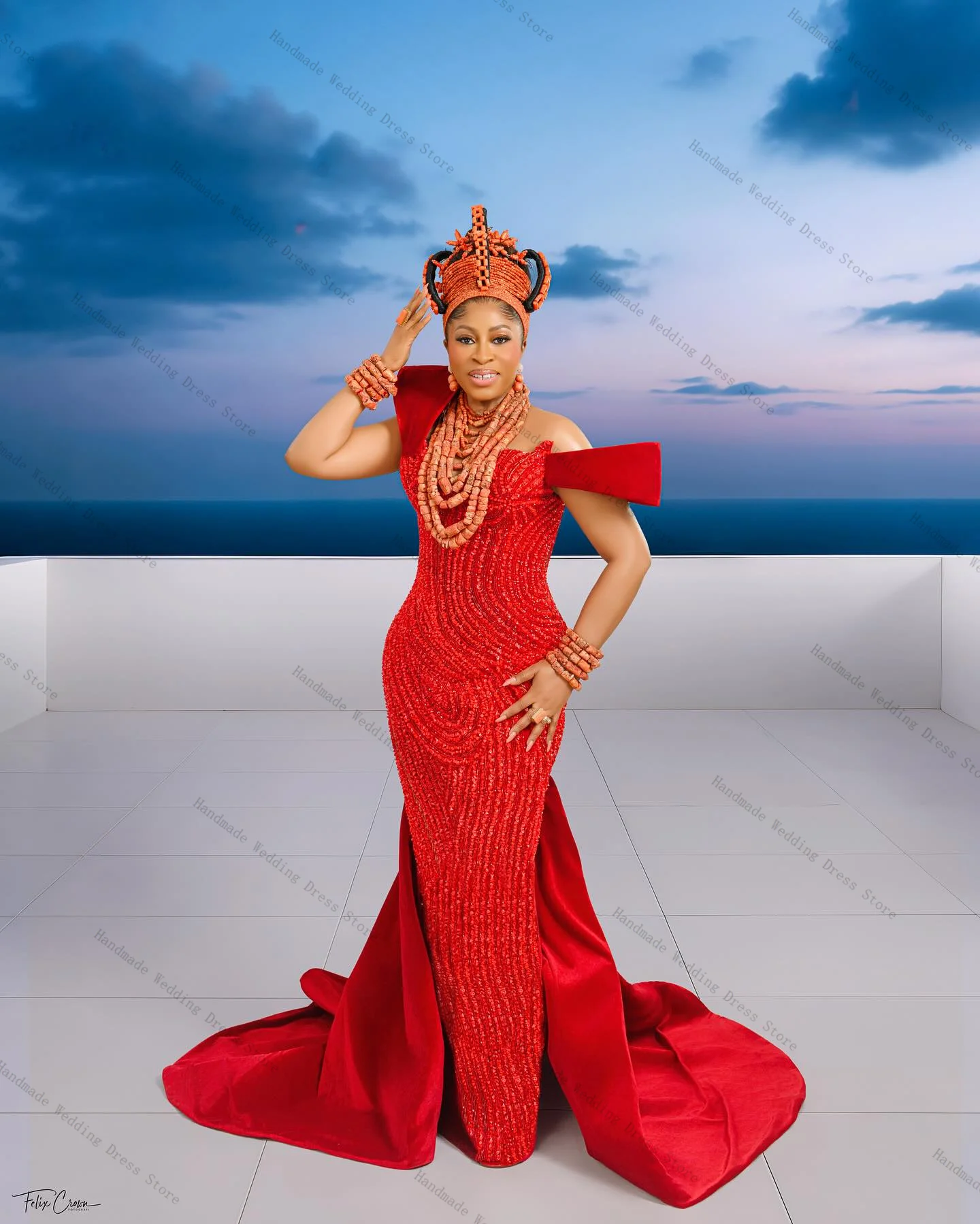 Abito da sposa da donna in raso rosso con strascico staccabile Abito da sposa sexy senza maniche con cristalli di pietra a sirena Abito personalizzato con lacci sul retro