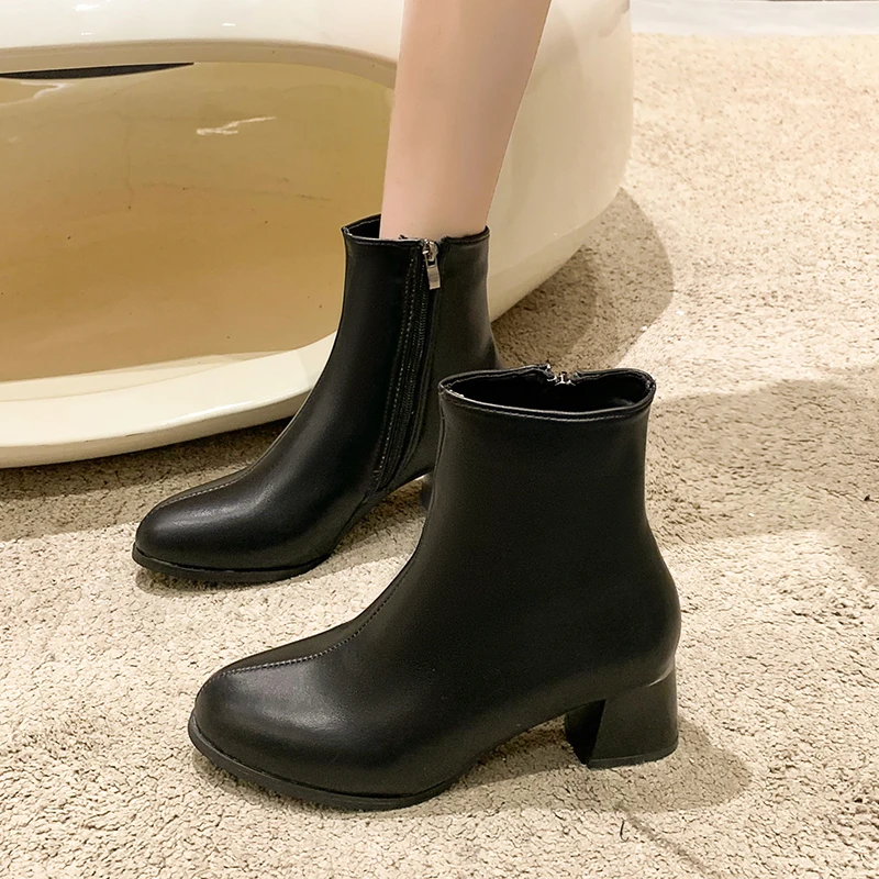 

2024 Winter Women's Ankle Boots Plus Size Side Zip Shoes for Female Square Heel Pointed Toe Women's Shoes Heeled Ladies Boots