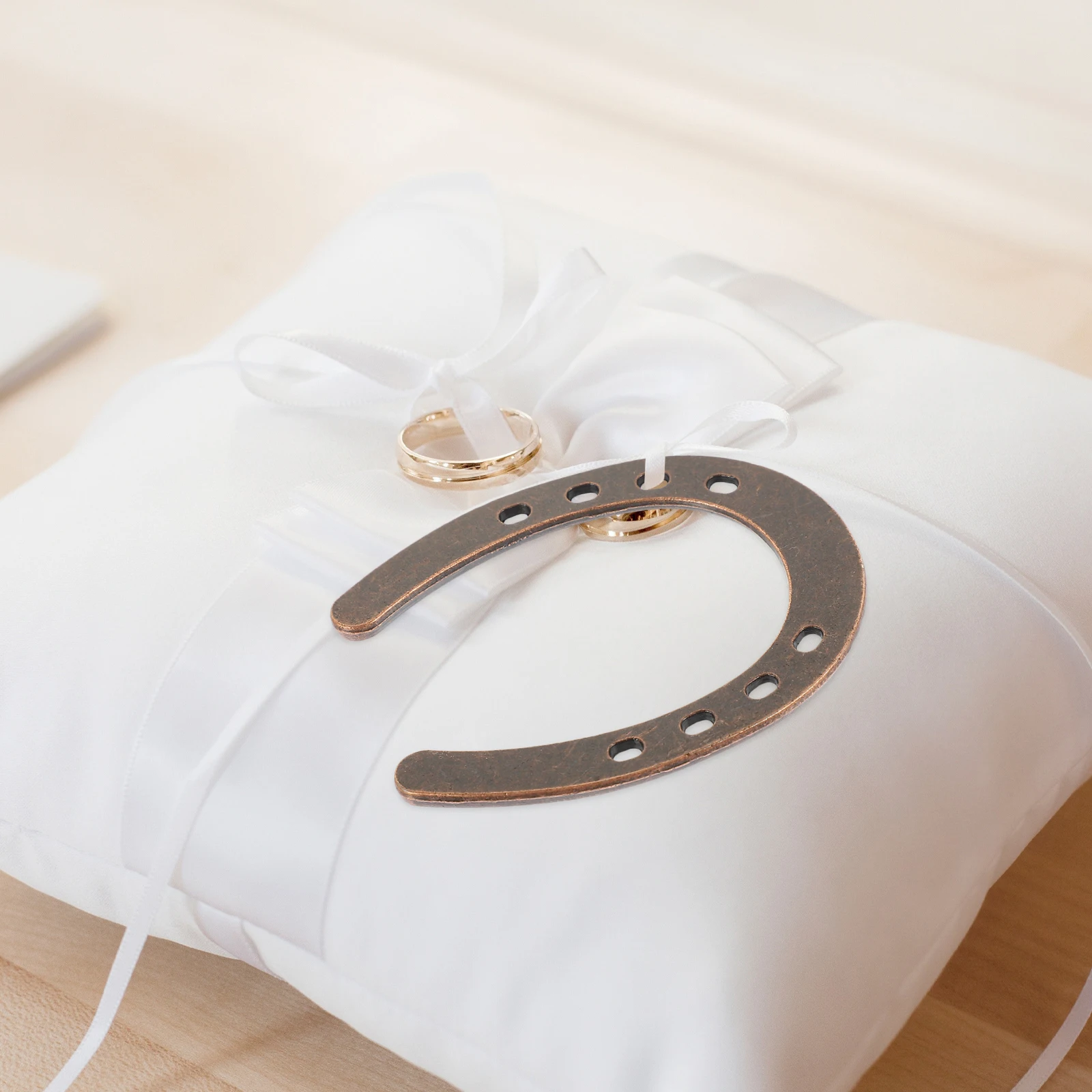 

5Pcs Zinc Alloy Horseshoe Sculptures Hanging Decoration Celebration Wall Hanging Horseshoe Ornaments for Weddings