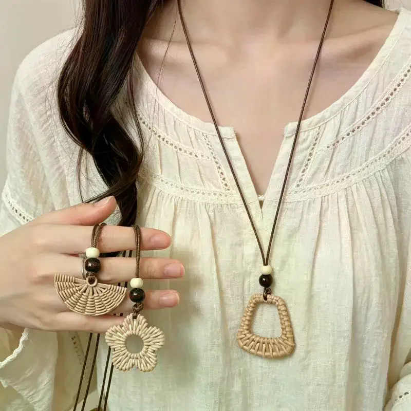 Retro Imitation Rattan Weaving Flower Fan Shaped Pendant Necklace Drawstring Clavicle Chain