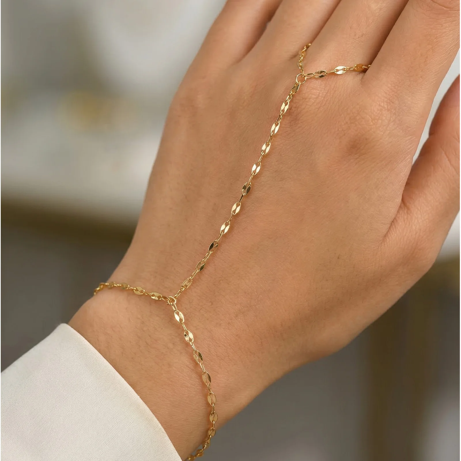 Image of Fingerring-Armband Vergoldetes Sklavenarmband Handkette für Frauen Lippenkettenarmband Boho Minimalistischer Partyschmuck Geschenk