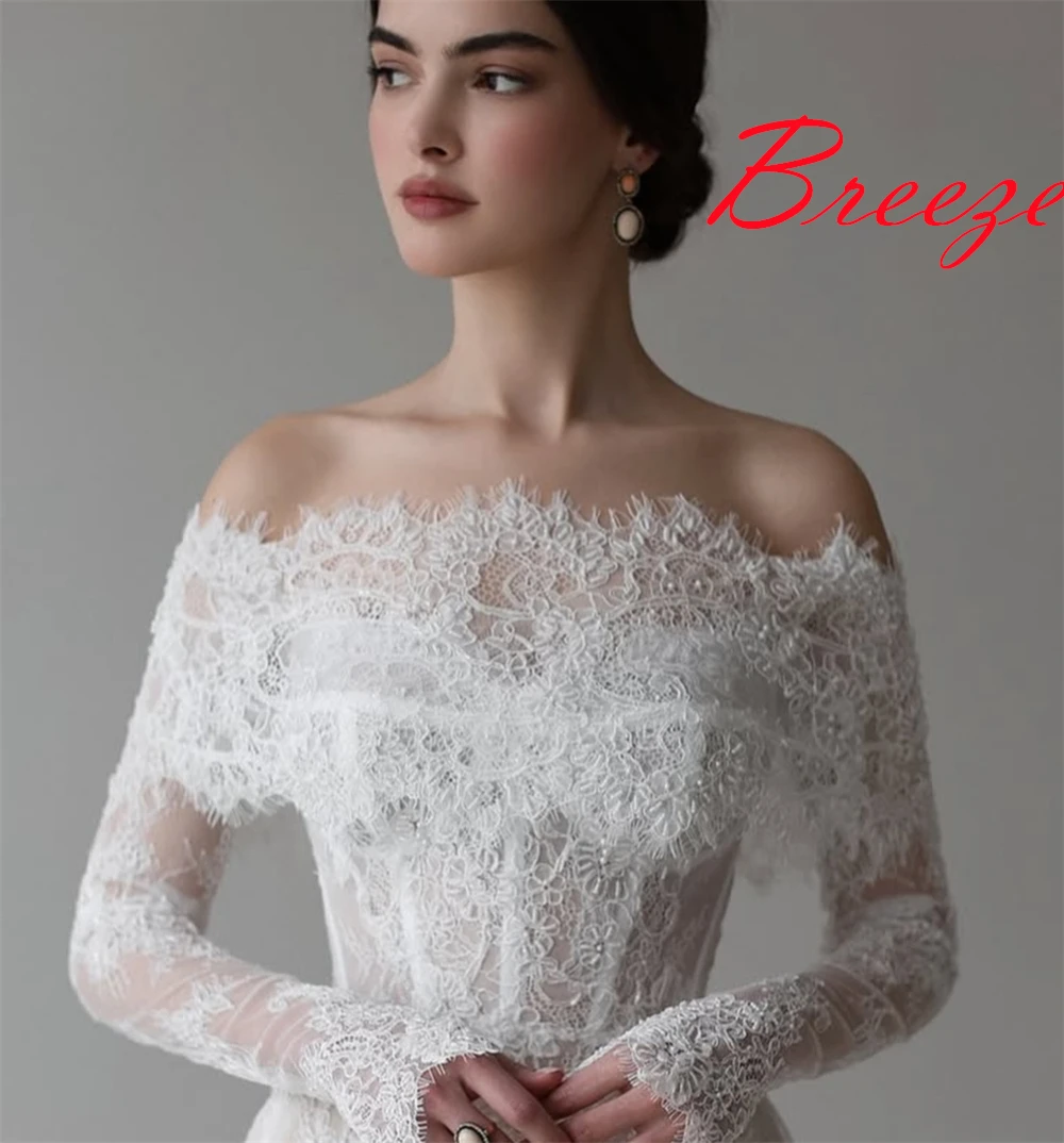 Op maat gemaakte witte organza trouwjurk van hoge kwaliteit, prachtige boothals, lange mouwen, kapelsleep, kanten rugloze bruidsjurken