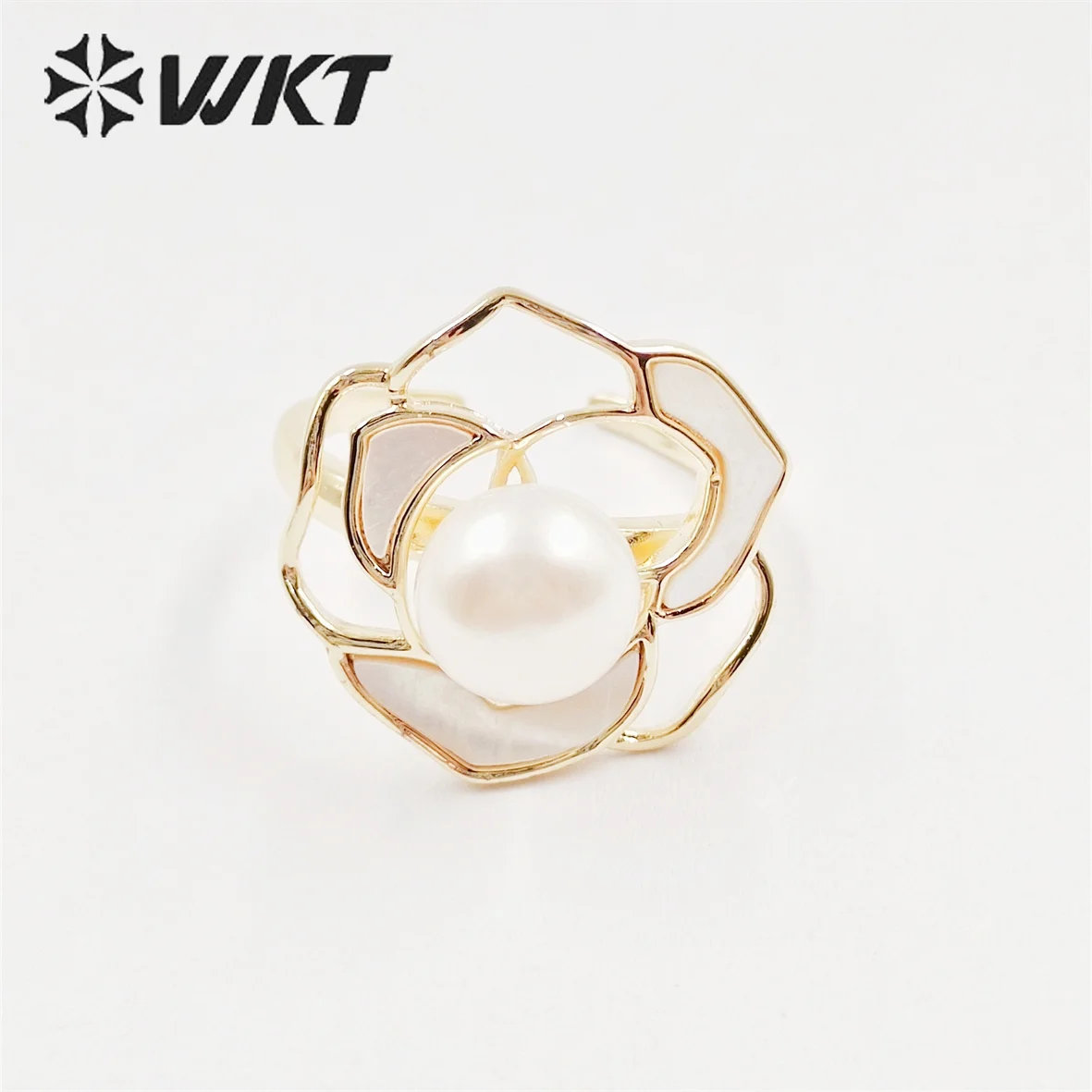 

WT-MPR041 Gorgeous Fashion Mother Of Pearl Shell Rose Flower Wedding Engagement Ring Elegant Accessories