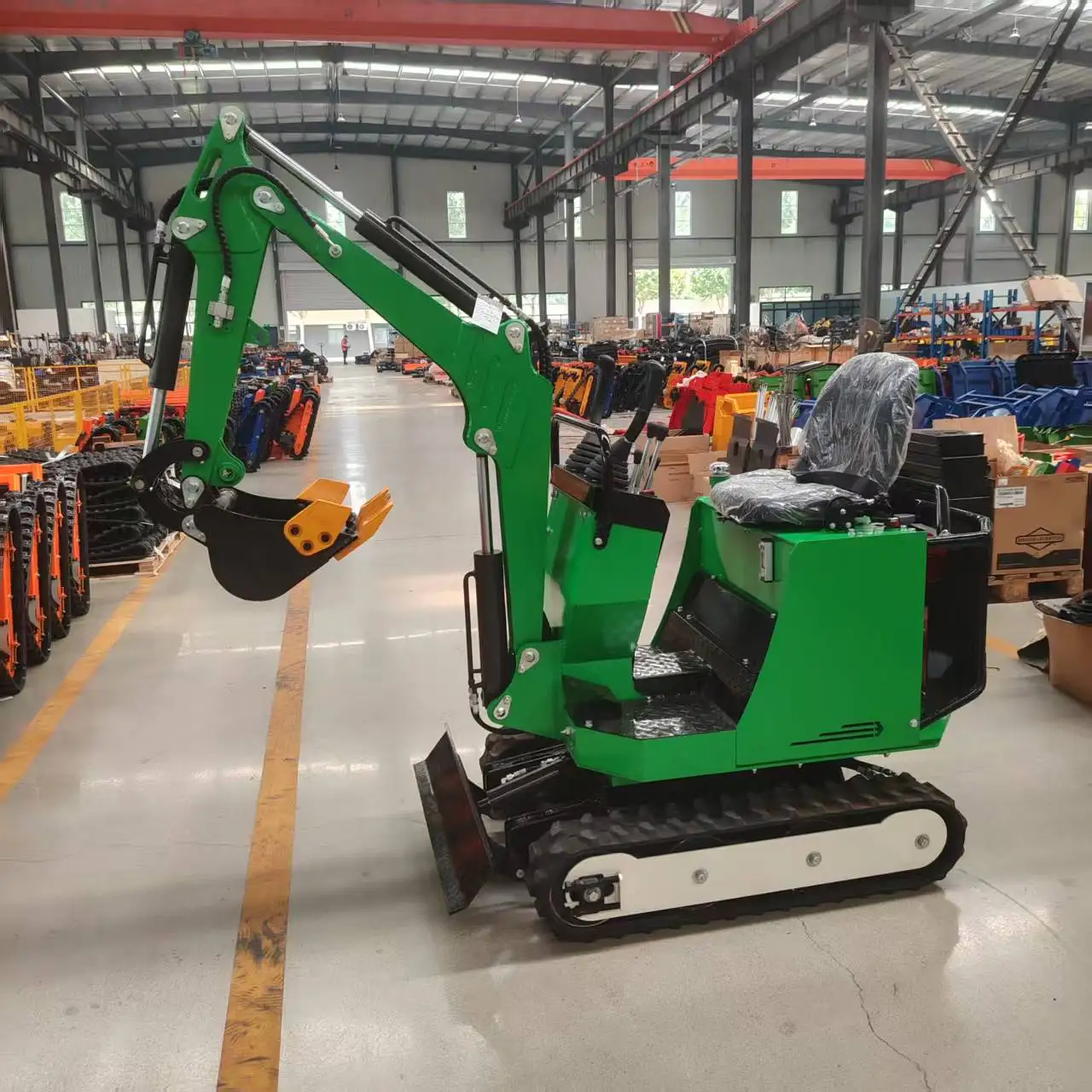 

New type of tracked small excavator 1-ton mechanical equipment with bucket for construction