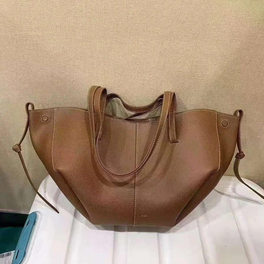 

Новая женская кожаная сумка-тоут 2026 года с французским дизайном, большая вместимость, на плечо, подмышечная, роскошная, модная, для повседневного использования и шопинга