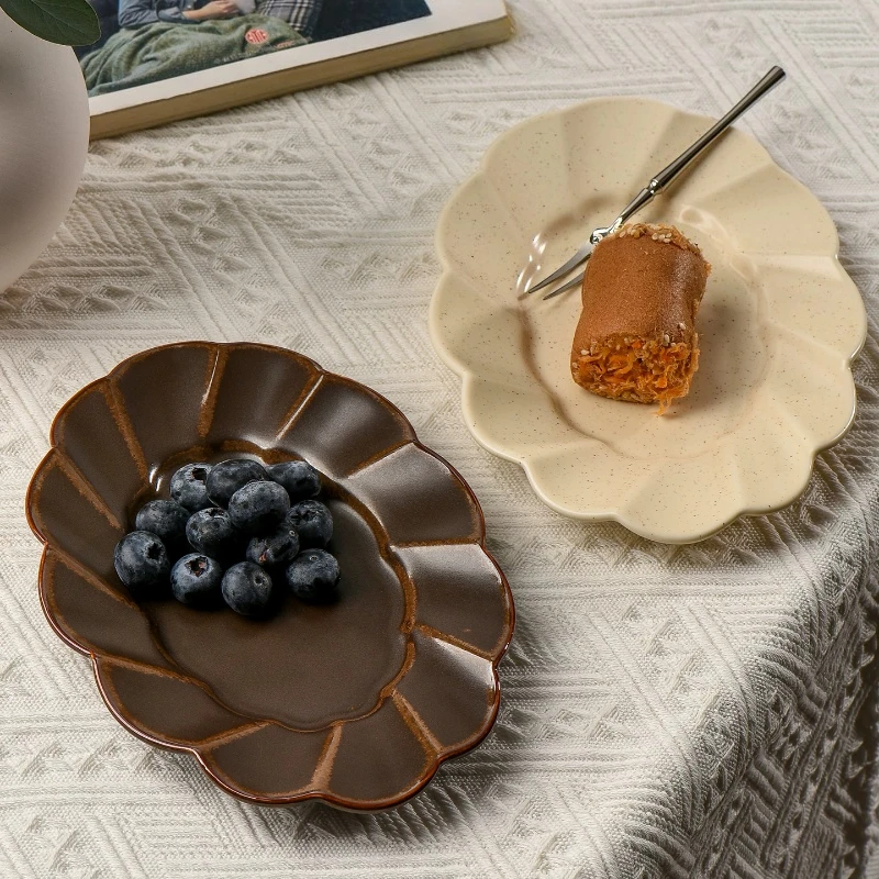 Vintage spot glaze oval ceramic plate lace wave dessert plate fruit Dim sum salad plate household tableware Kitchen Table Decor