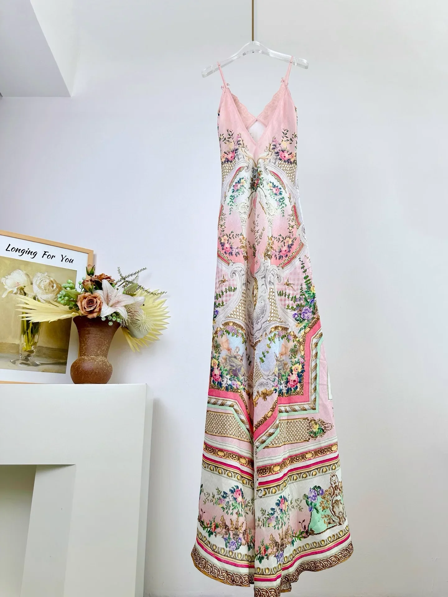 Robe Maxi rose en soie pour femmes, imprimé floral, broderie de perles de cristal, col en v, sans manches, vacances, nouvelle collection 2025