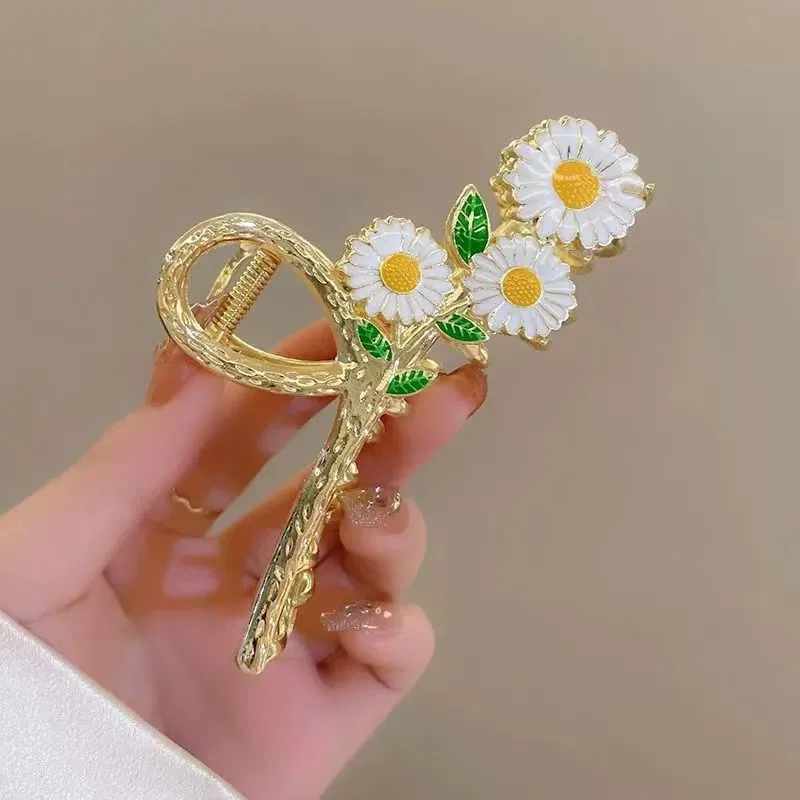 Koreanischer Stil Blumen-Perlen-Haarklammer Große Metall-Haifischklammer Elegante Damen-Haarspange für den Hinterkopf Modische Haaraccessoires – Detail 5