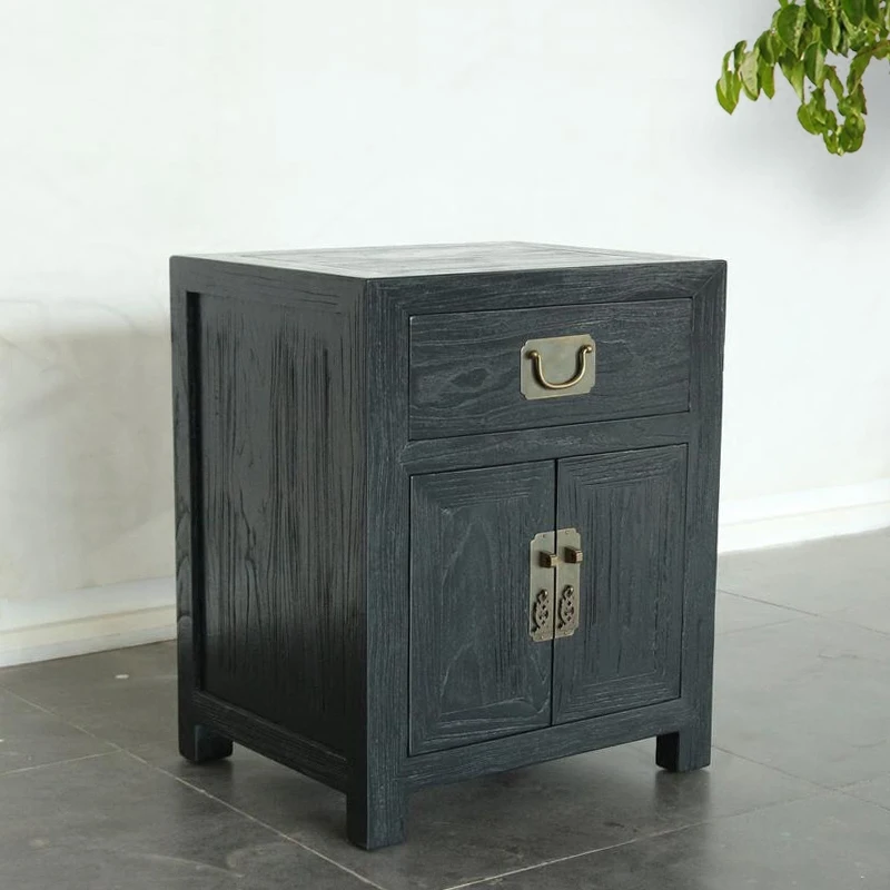 

The new Chinese solid wood bedside table is edged to make the old NT266-1, and the modern Chinese old elm is weathered