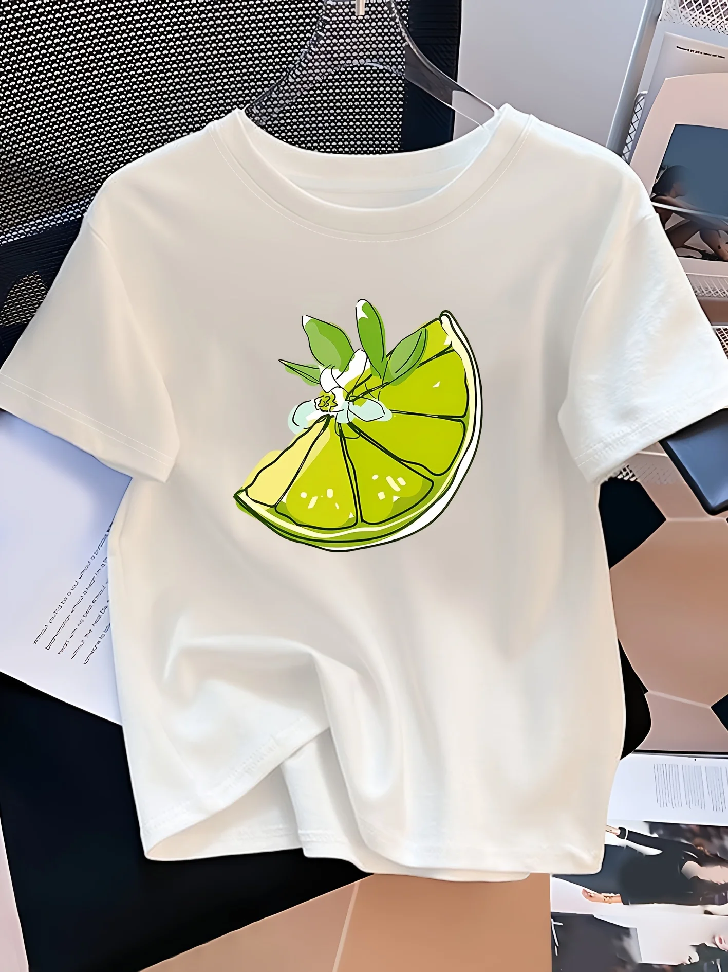 

Women's Casual Lemon Slice Print T-shirt Short Sleeve Crew Neck Top White with Vibrant Green Citrus Pattern Casual Dress Top