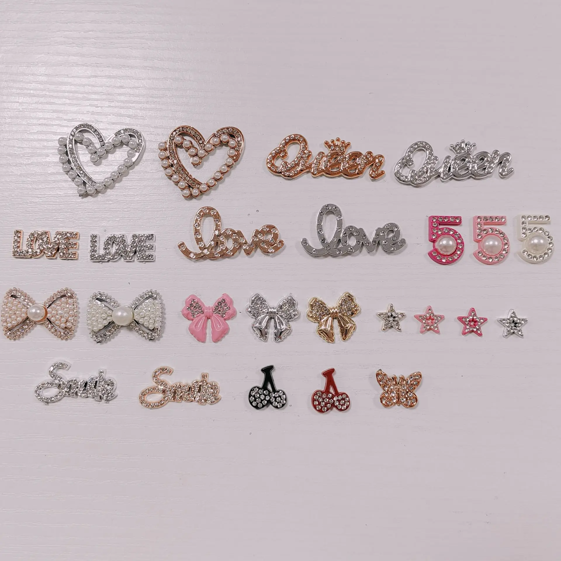 10pcs Golden Silvery Bow Rhinestone Five BOARD Pearl Love Queen คําเครื่องประดับพลาสติก DIY ขยะเคสโทรศัพท์กระจกตกแต่งผม