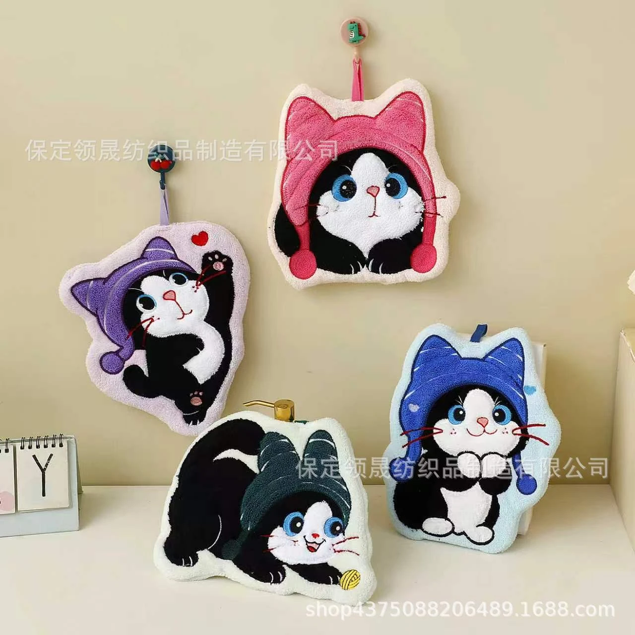 

1 Pcs Cute Creativity Cat Hanging Towel Kitchen Hand Towel Bathroom Soft Absorbent Handkerchief Wipe Towel Cartoon Towels