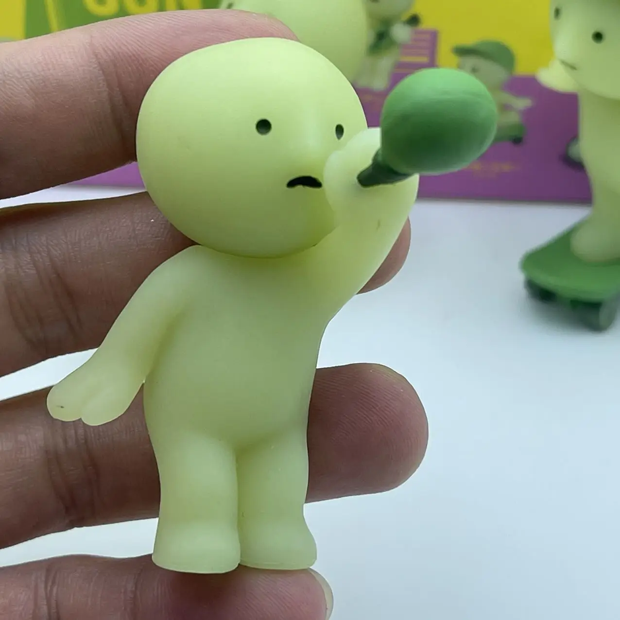 新しいスミスキー日曜シリーズブラインドボックスアニメフィギュア暗闇で光るモデル人形デスクトップオーナメントコレクション装飾おもちゃ誕生日プレゼント