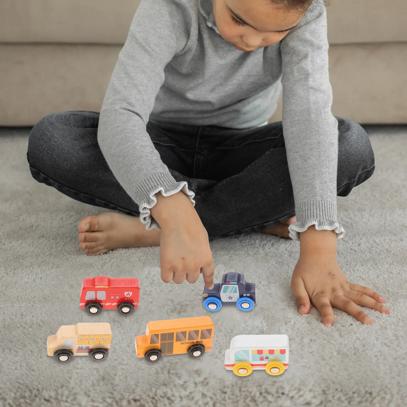 

Набор из 5 деревянных машинок: пожарная машина и другие транспортные средства. Развивающие игрушки для детей. Портативные маленькие деревянные машинки для малышей.