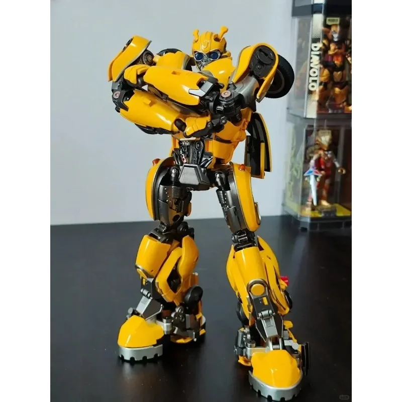 Capolavoro per ragazzo CE01 King Bee Knight Parte in lega allargata Beetle Action Figure Robot Toy Regalo in magazzino