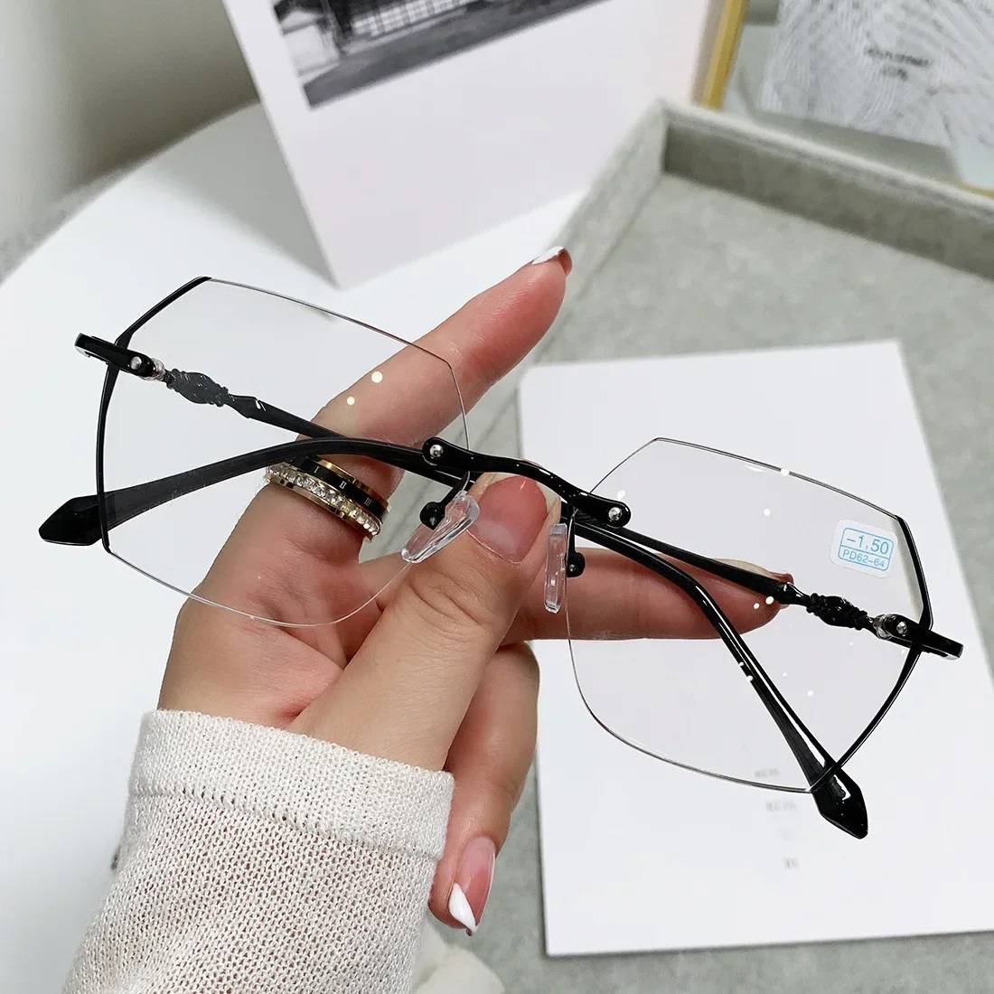 0 To -5.0 Photochromic Myopia Glasses Anti Blue Light Discoloration Flat Mirror Frameless Finished Prescription Grade Glasses