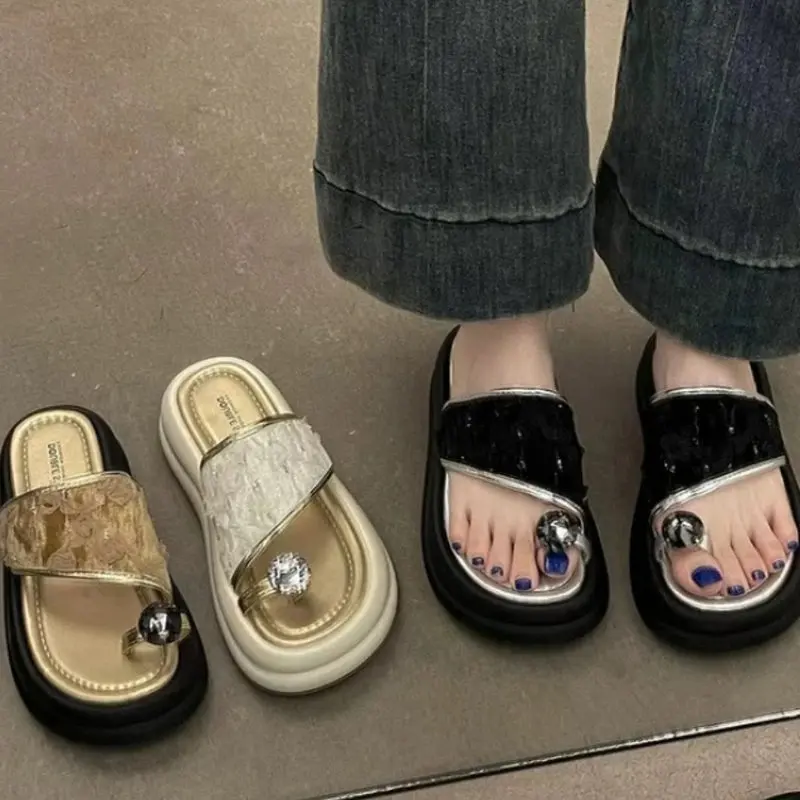 Elegant Fairy Tale Style Women's Slippers Summer 2026 New Thick Heel Toe Post Slippers for Beach Wear Match with Skirts