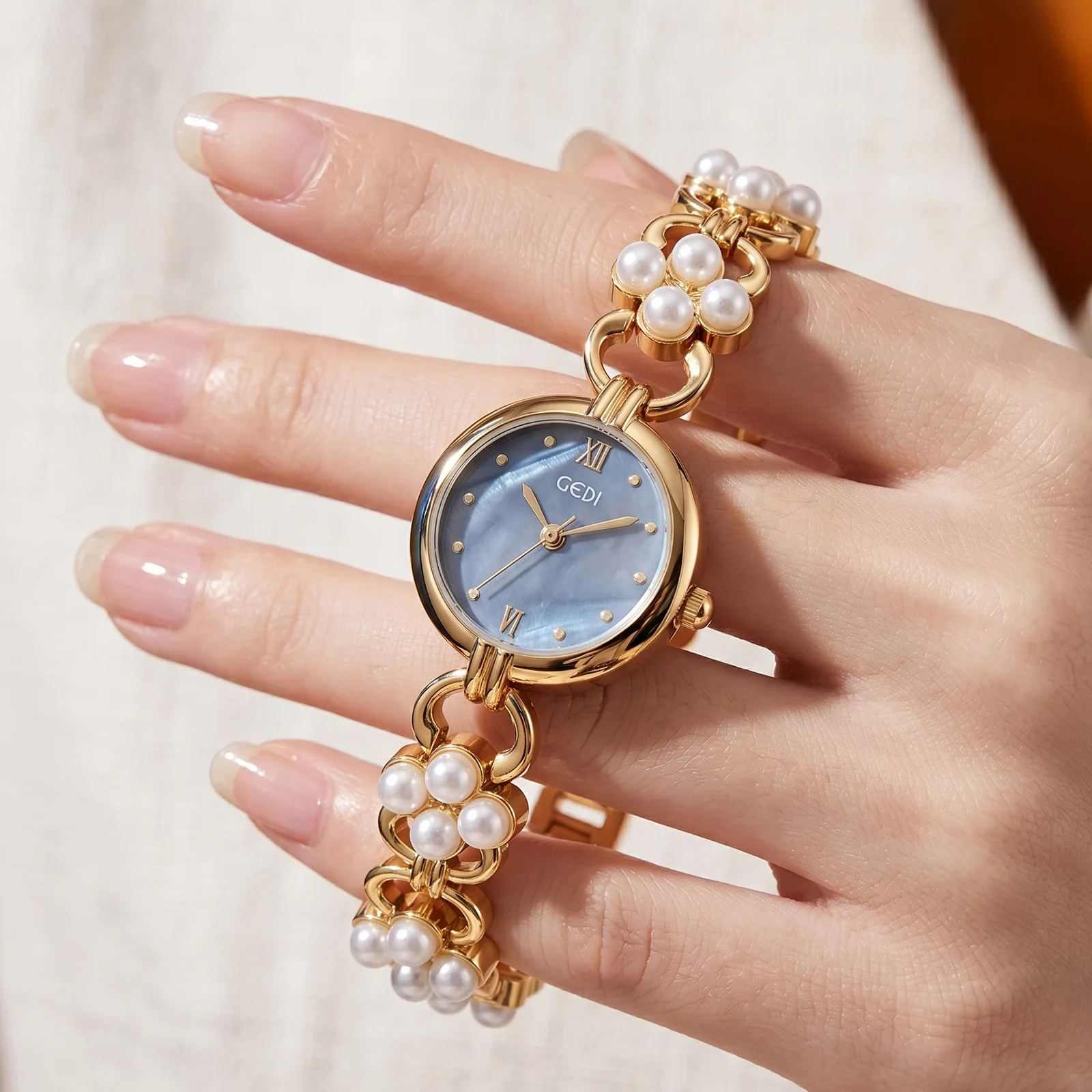 Women's watch light luxury diamond inlaid pearl bracelet fashionable high-end waterproof Ladies' wristwatch