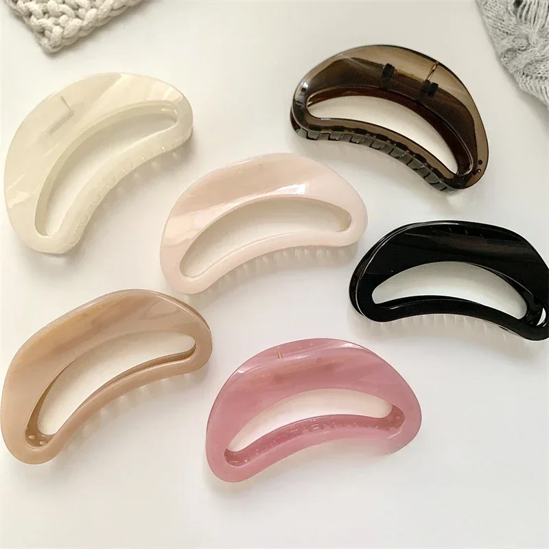 Simple large hollow grab clip female design sense curved crab clip disc hair clip hair lady grab new hair accessories