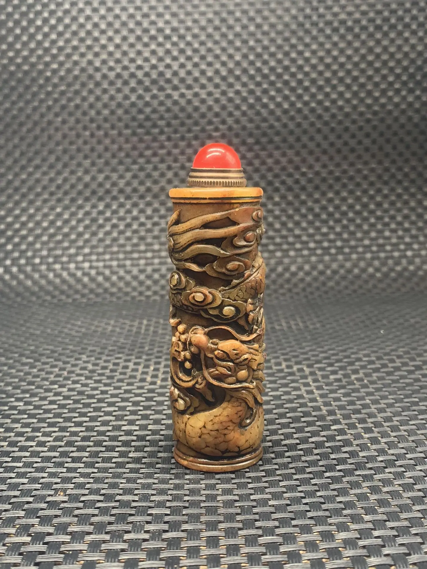 

Chinese Collection Hand Carved Dragon Shoushan Stone Snuff Bottle