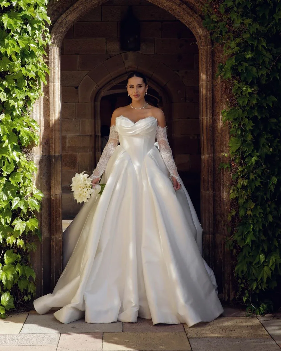 

Flavinke Customized Elegant Shine Satin A-Line Wedding Dresses Sexy V-Neck Ball Gown Pleated Lace Train Bridal Gowns Dress Size