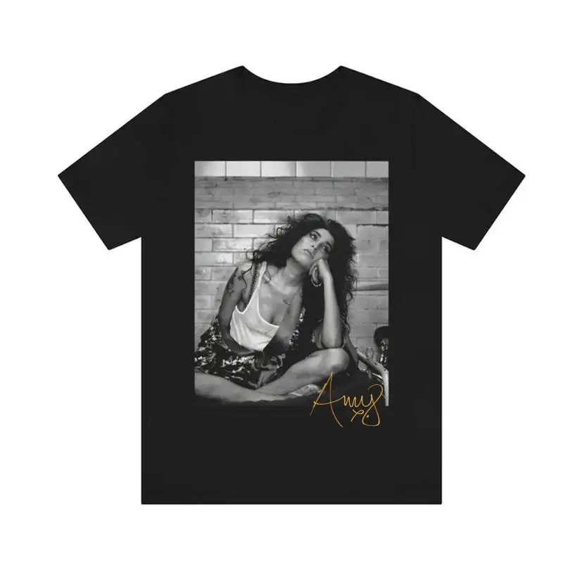 

Черная классическая футболка с подписью Amy Winehouse, размер S M L 234XL