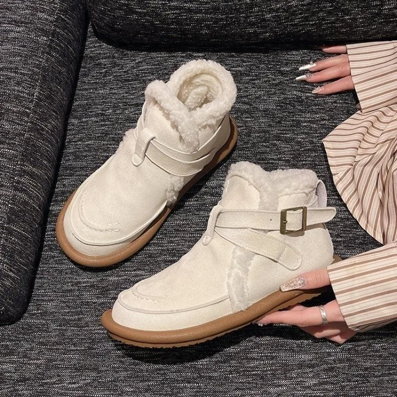 أحذية نسائية شتوية مسطحة بمقدمة مستديرة أحذية نسائية عصرية مبطنة بالصوف جودة عالية 2025 جديدة في أحذية الثلوج الأنيقة والأنيقة للنساء