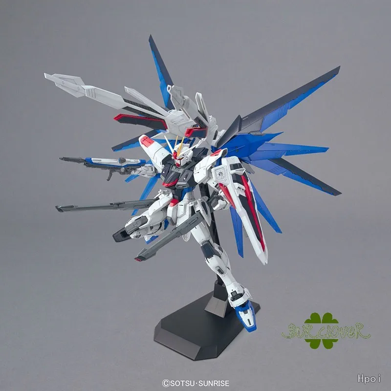 Bandai – figurines d'action originales MG Freedom 2.0, jouets d'assemblage pour garçons et filles, Collection de cadeaux, modèle d'ornements
