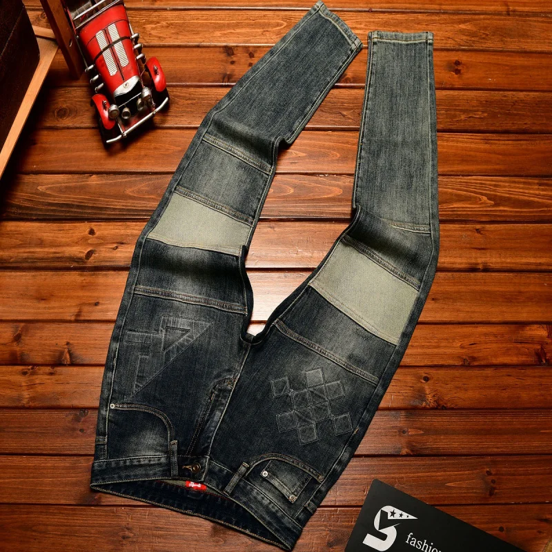 2025 الخريف موضة المرقعة تصميم الرجال سليم صالح نحيل عادية تنقش العصرية الخفيفة الفاخرة الرجعية الدنيم السراويل