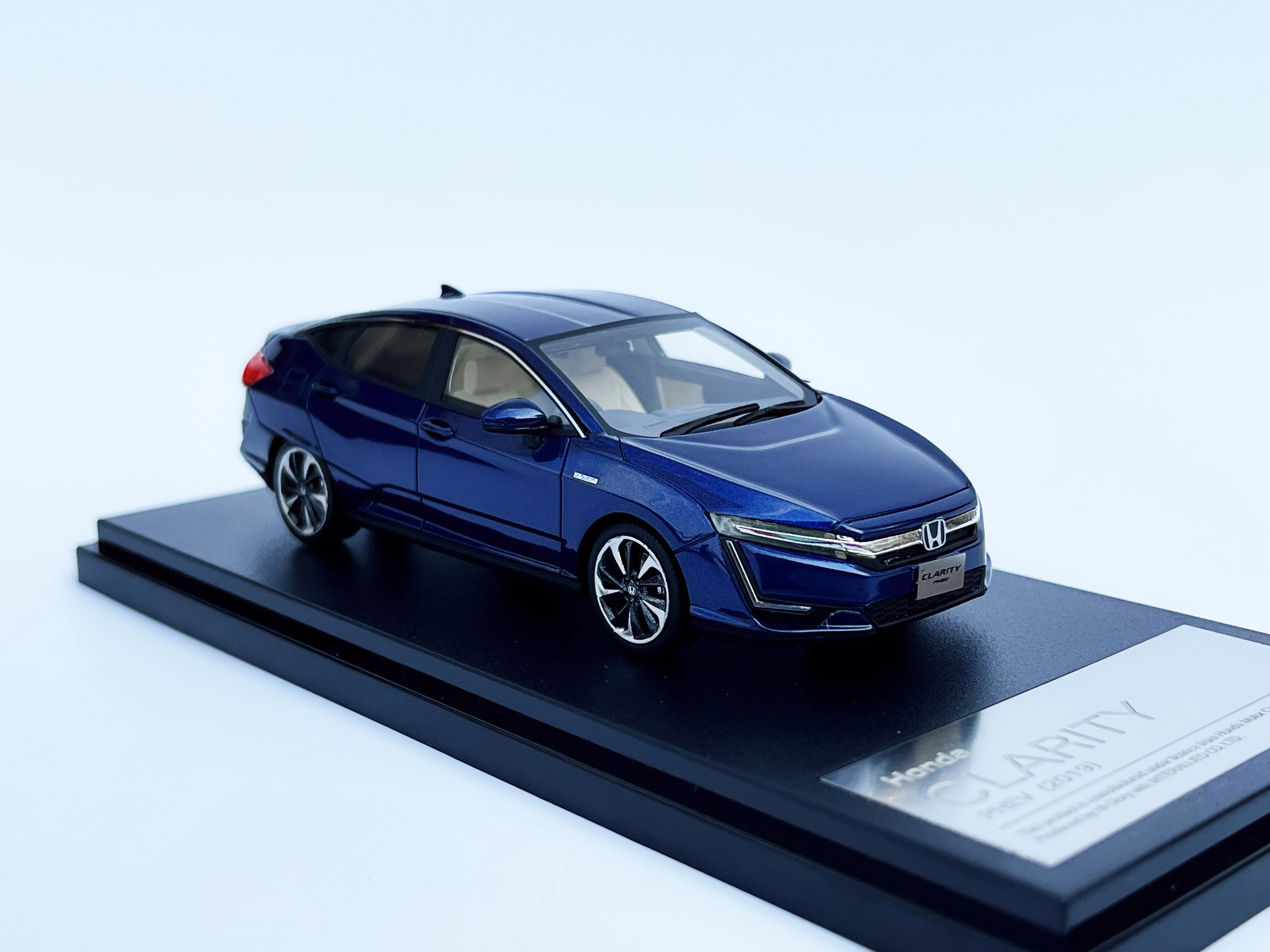 

1:43 Scale Honda Hydrogen Energy Hybrid Clarity PHEV Resin Car Model Collectible Toy Gift Souvenir Display Ornament