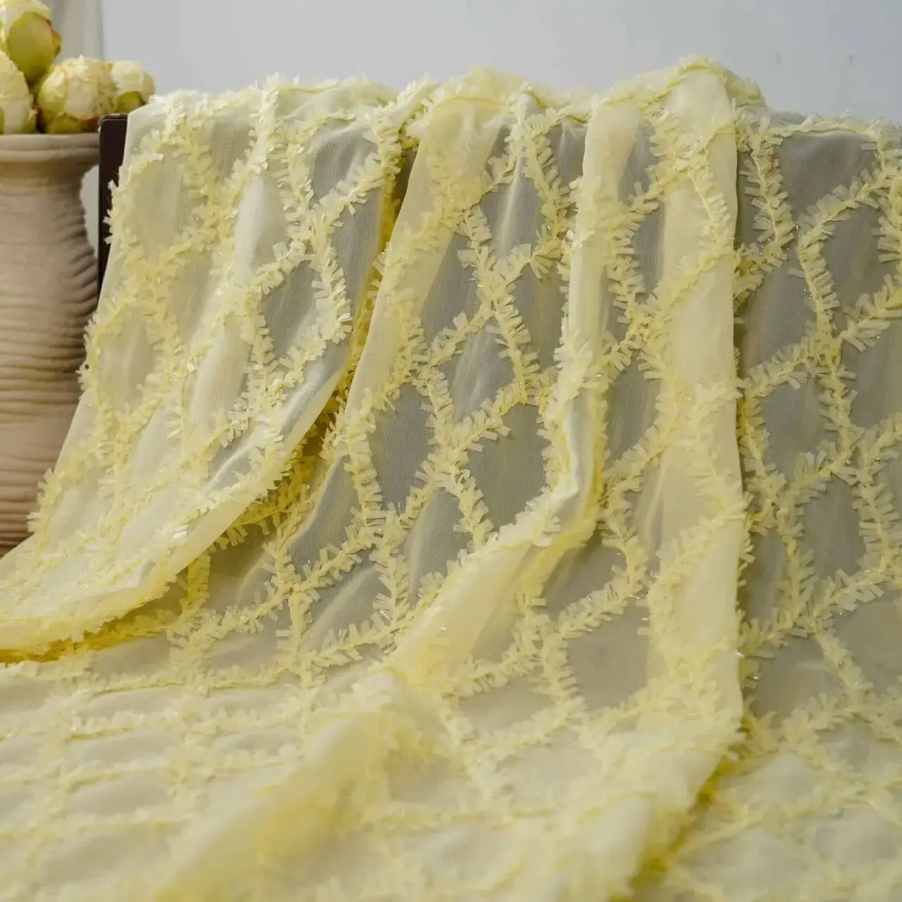 

Элегантная блестящая шелковая шифоновая ткань с ромбовидным узором для платьев, юбок и рубашек, дизайнерская ткань, продается на метр.