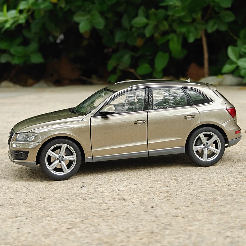 Audi Q5 SUV modelo de simulación completamente abierto de aleación, colección de juguetes decorativos para niños, regalos de vacaciones para niños, Original, 1/18