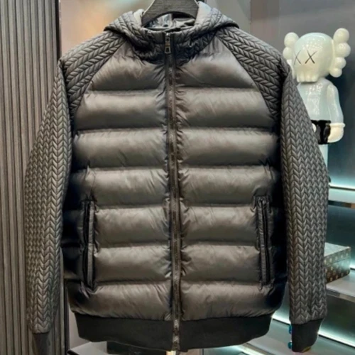 2024년 가을 겨울 신상품 남성용 고급감 후드 니트 재킷 망사 지그재그 패턴 청바지와 페인팅 스니커즈로 매칭 가능 