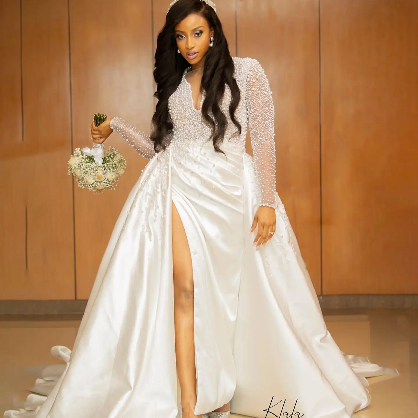 Luxury Aso Ebi Wedding Dresses Pearls Beaded Full Sleeves V Neck Puffy Ball Gown Satin Train High Split Bridal Dress