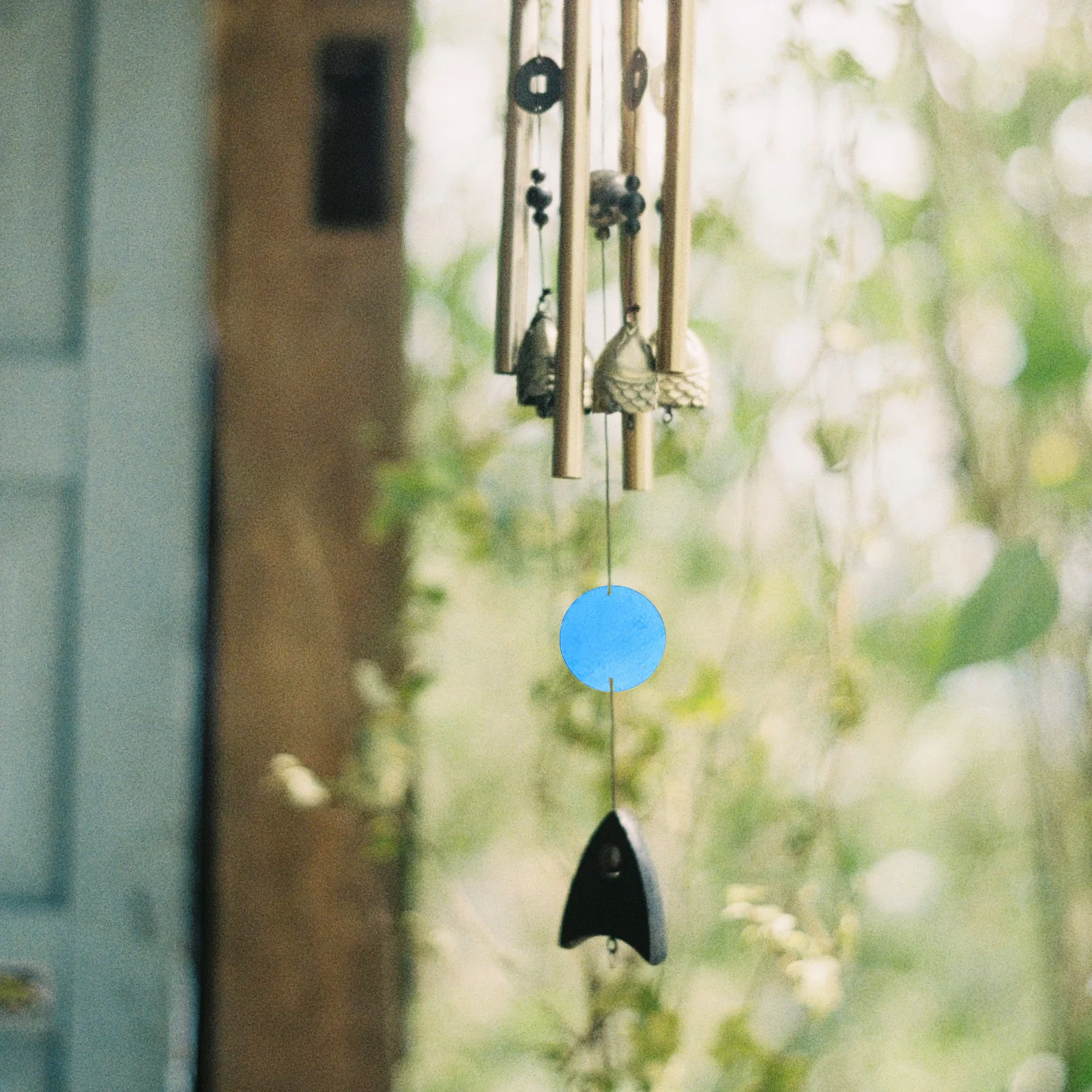 

50Pcs Round Shells Slices Double Hole Natural Shell Material for DIY Wind Chime Craft Home Decor Oyster Shell Flat Pendants 50Mm