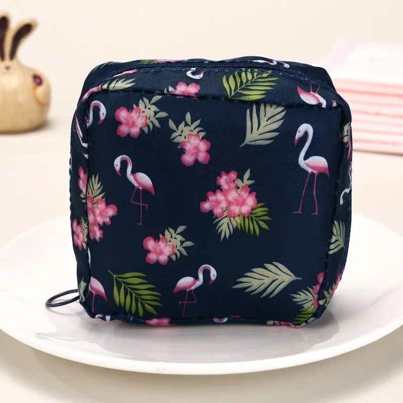 Cute Cartoon Sanitary Pad Storage Bag for Girls Menstrual Period, Portable Aunt Bag, Sanitary Napkin Sorting, Large Capacity Sma