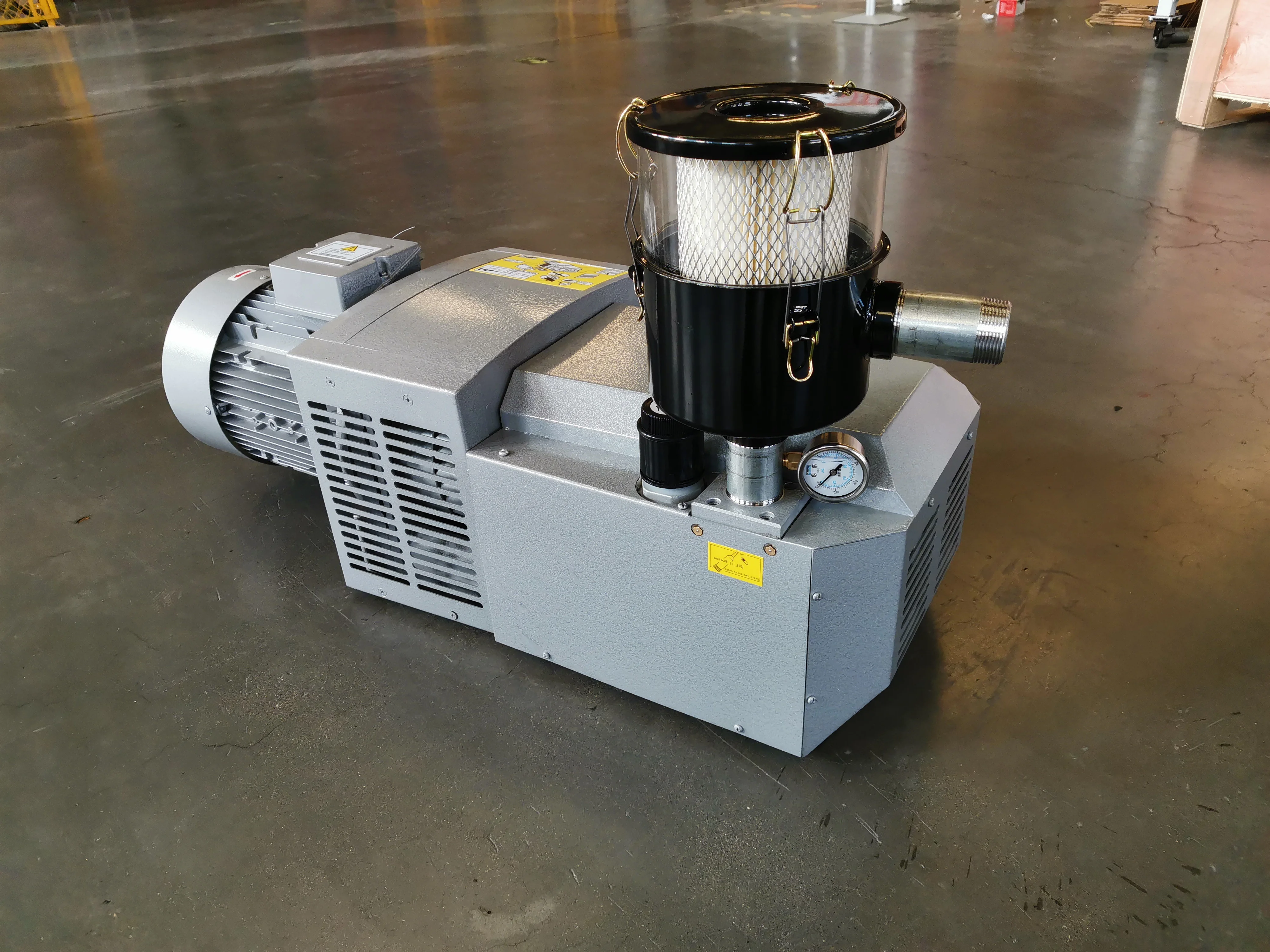 2.2kW 50CFM الكربون ريشة مضخة تفريغ 150mbar فراغ شفط لتشكيل أجزاء آلة هوائية