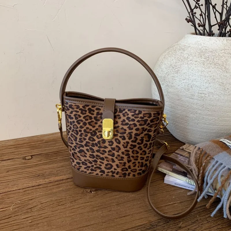 

Высококачественная женская сумка-мессенджер из кожи с узором лилии, модная парижская аккуратная повседневная сумка ​