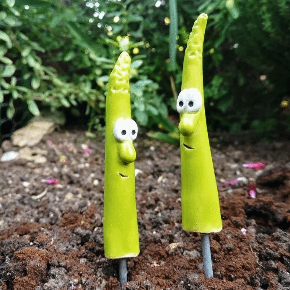 2Pcs Creative Bamboo Shoot Plant Crafts Cute Expression Handmade Bamboo Shoot Garden Stakes Weatherproof Green
