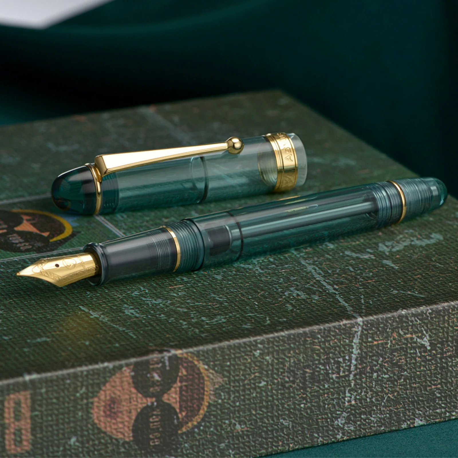 Asvine V126 Vacuum Filling Fountain Pen EF/F/M Nib, Transparent Green Acrylic Writing Gift Set