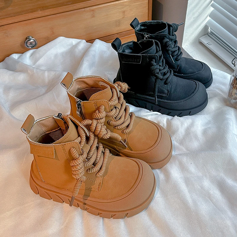 

Кожаные ботинки на платформе для мальчиков и девочек, новинка 2023 года, осенне-зимние детские ботильоны на мягкой подошве, уличная одежда в стиле ретро, детские ботинки для верховой езды