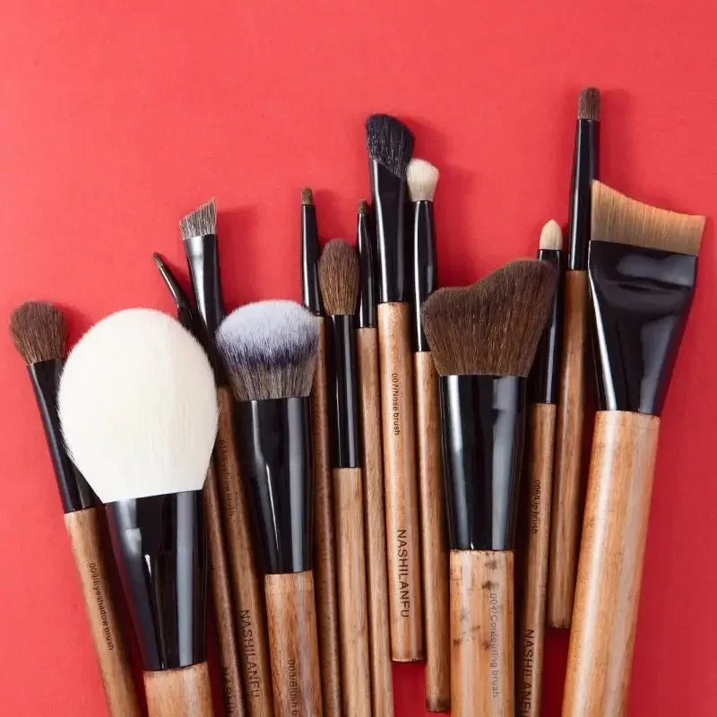Pinceaux de maquillage en bois naturel, fard à joues, surligneur, poudre, correcteur pour les yeux, outil cosmétique professionnel de précision
