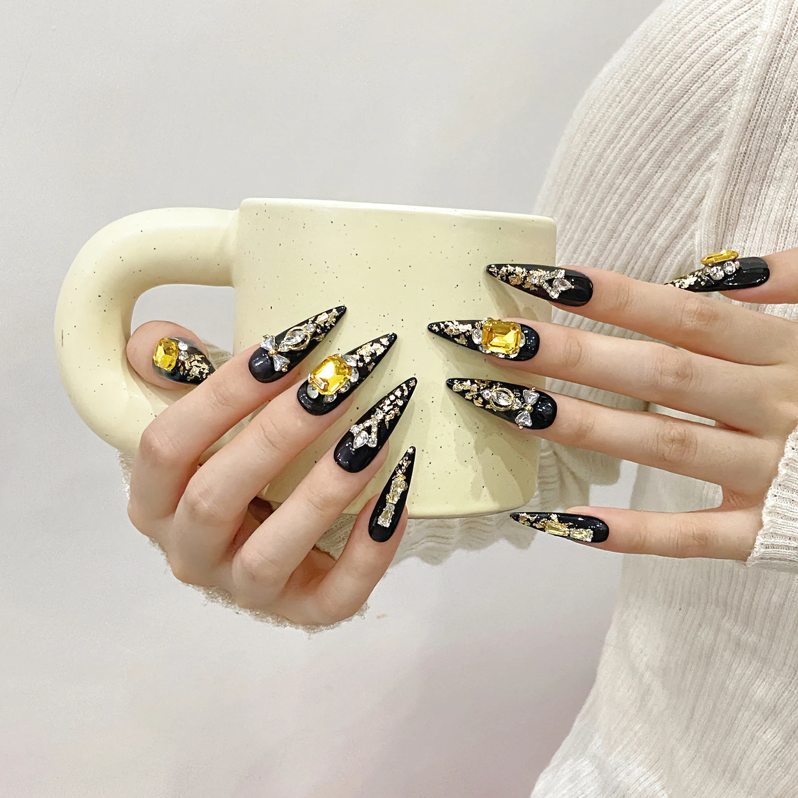 Handmade Black False Nails with Gold Foil Natural Unbreakable Nail Simple Wear for Daily and Parties Wearing