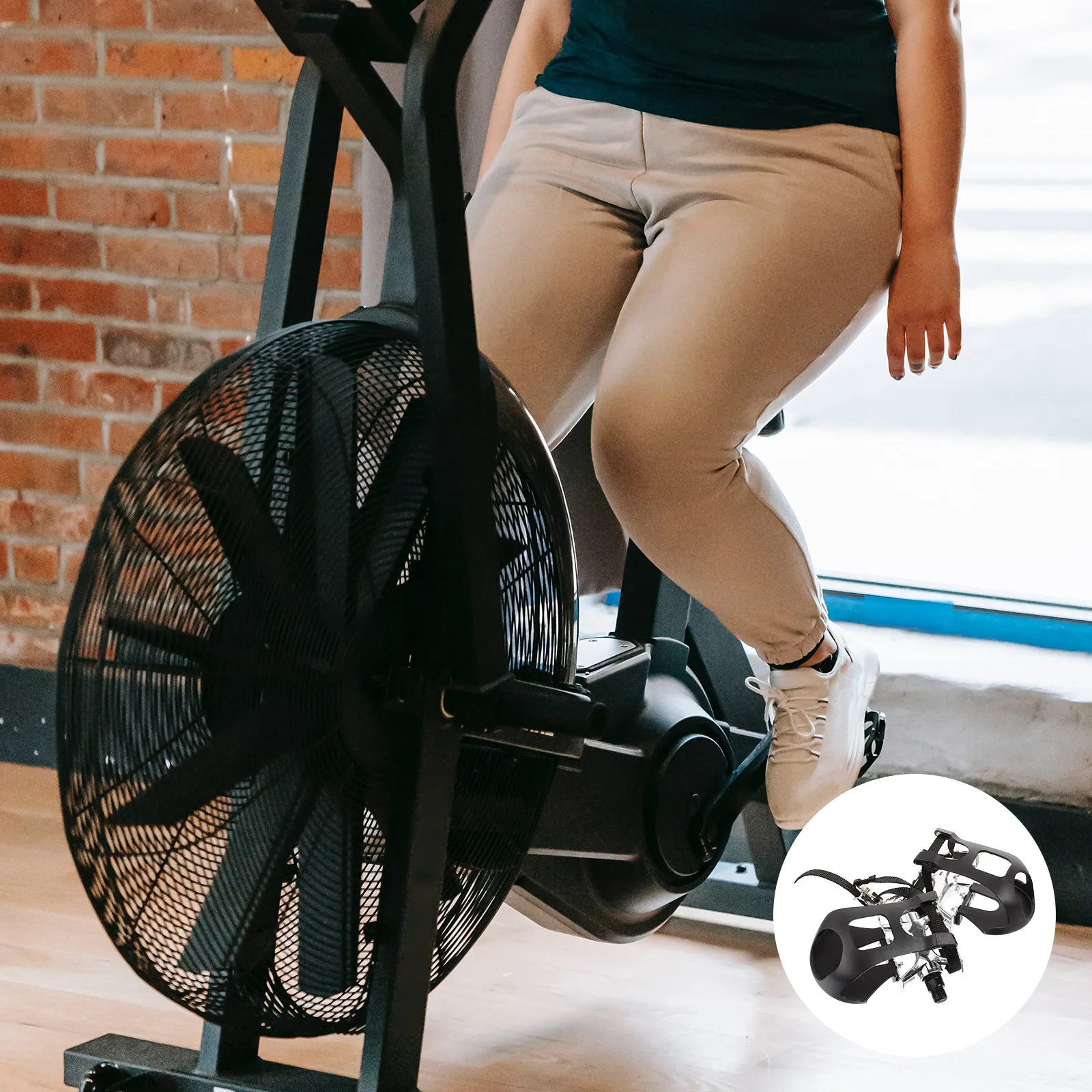 

1 пара педалей для фитнес-велосипеда, премиальные материалы, нескользящая поверхность, регулируемый ремень, подходят для большинства велотренажеров, для занятий в спортзале и дома.