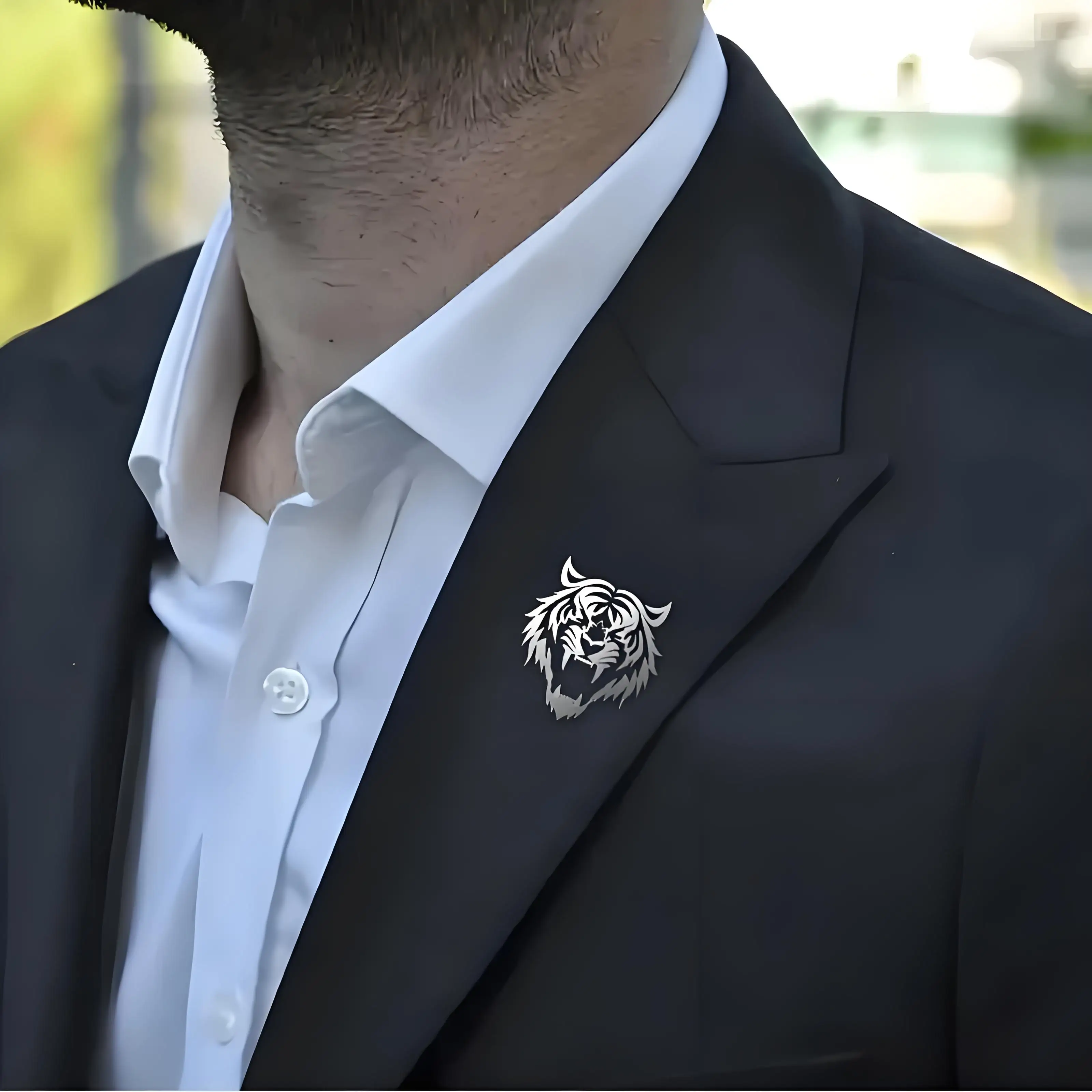 Men's Stainless Steel Tiger Head Lapel Pin, Hollow Design Brooch, Ideal for Daily Wear & Gifting, Suit/Jacket Accessory