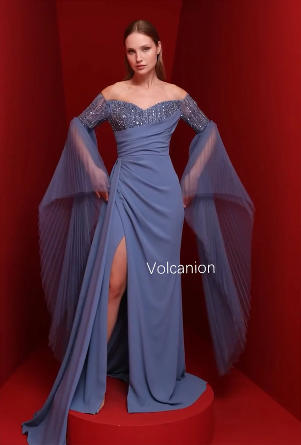 Abiti lunghi con spalle scoperte e pieghe in jersey con strass personalizzati Abiti lunghi su misura per occasioni di ballo di fine anno