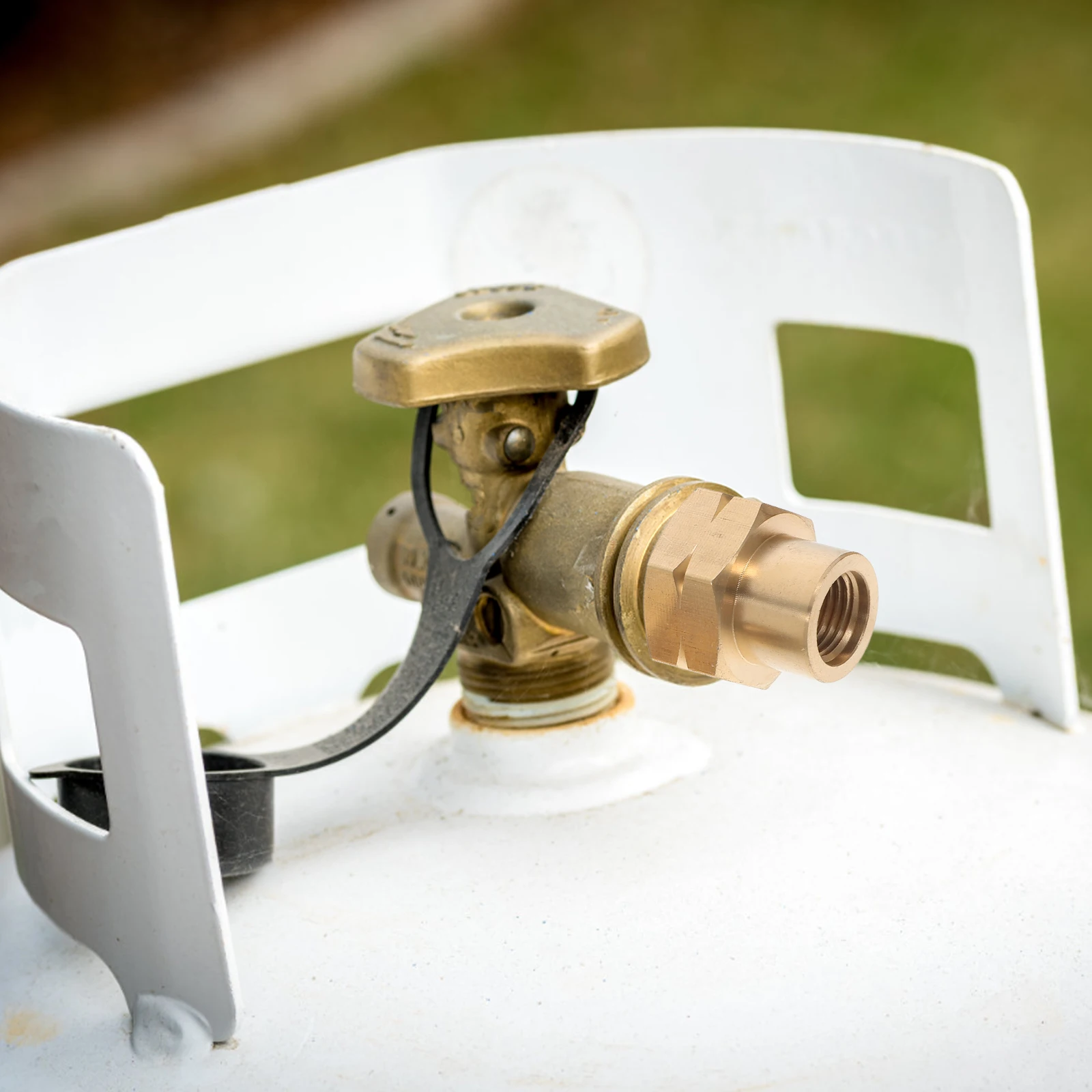 

4pcs Gas Cylinder Connection Adapter Copper Camping Accessory Propane Bottle Filling Nozzle Portable Design Outdoor Barbecue Use