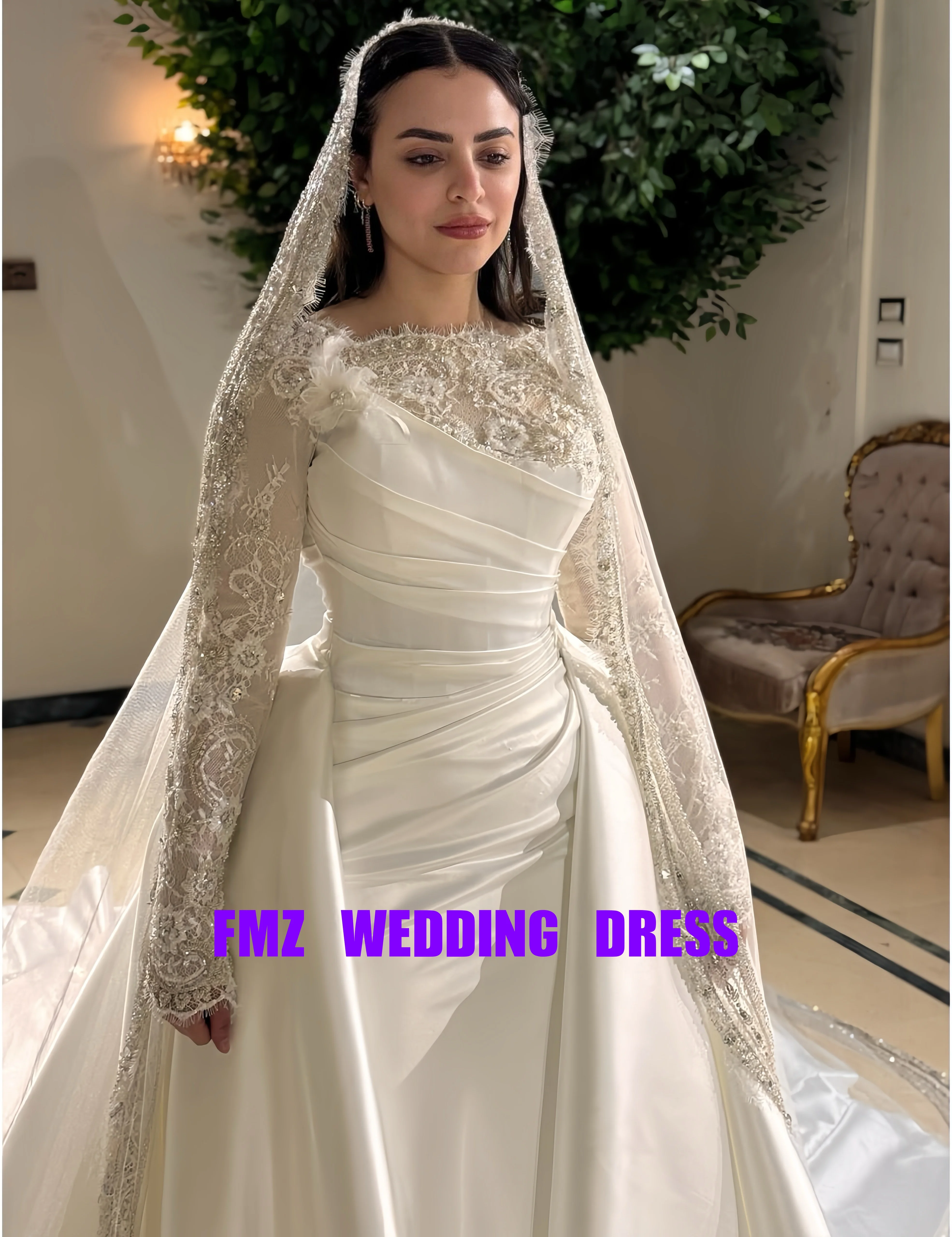 Customized Round-Ne…